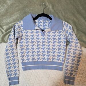 Cozy Blue and White Houndstooth V-Neck Croppee Sweater | Soft Material